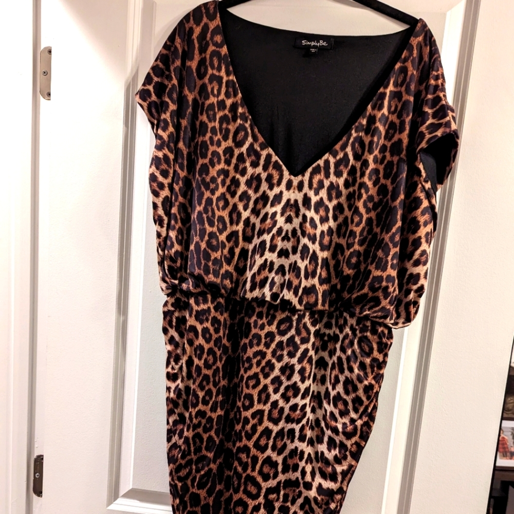 Simply Be Ruched V Neck Dress in Leopard